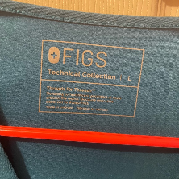 Figs Alps Blue Casma Three Pocket Scrub Top - Picture 2 of 3